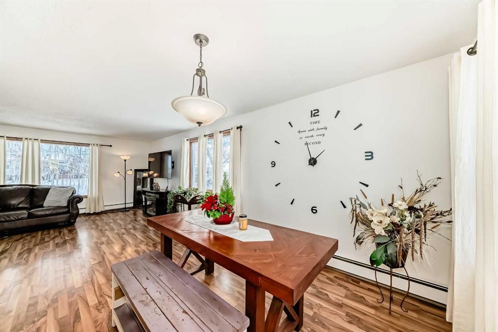 207 6A Avenue, Three Hills, AB - Indoor Photo Showing Living Room
