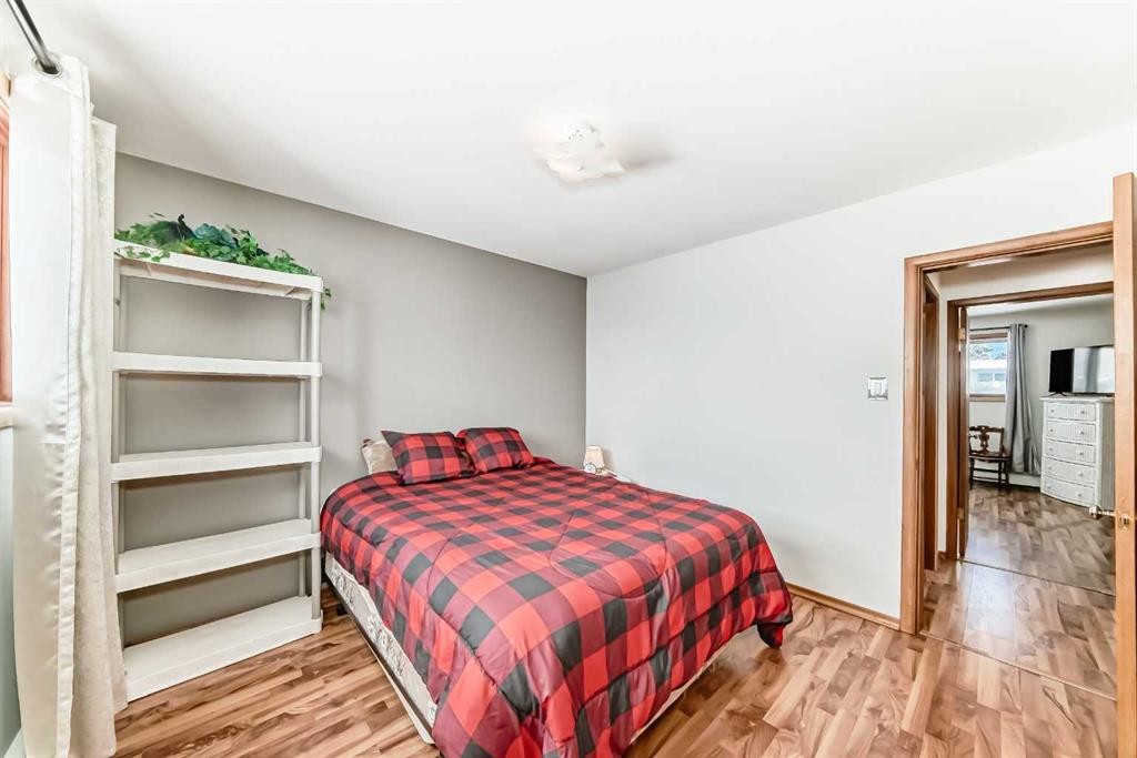 207 6A Avenue, Three Hills, AB - Indoor Photo Showing Bedroom