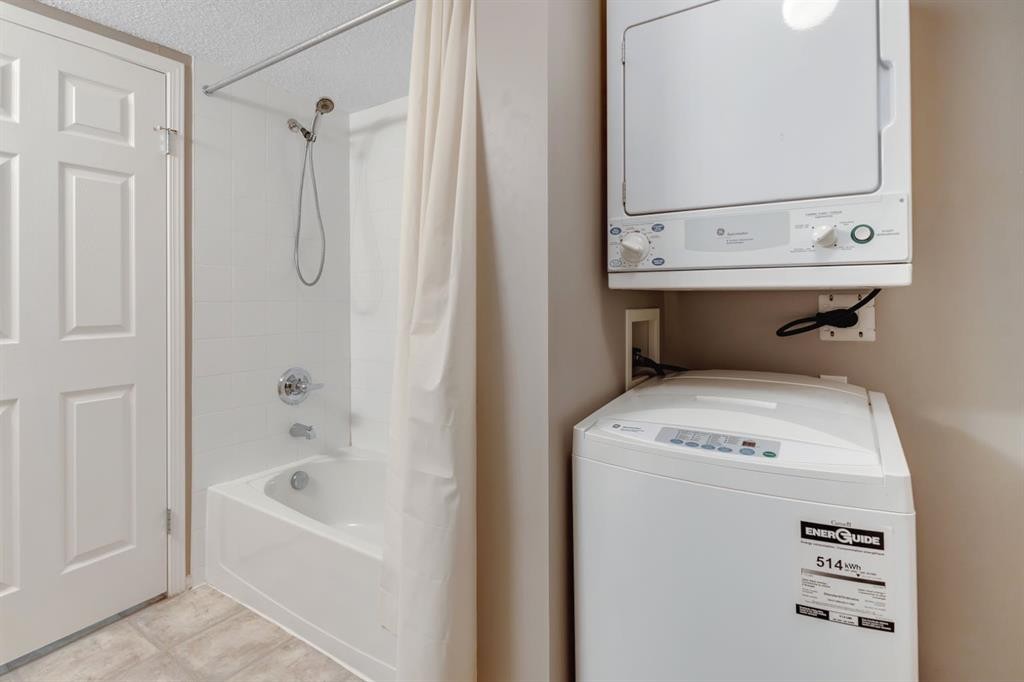 1109-505 Railway Street West, Cochrane, AB - Indoor Photo Showing Laundry Room