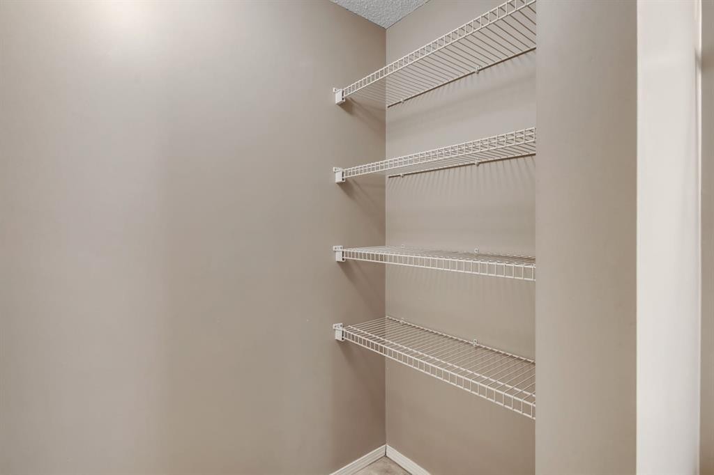 1109-505 Railway Street West, Cochrane, AB - Indoor With Storage