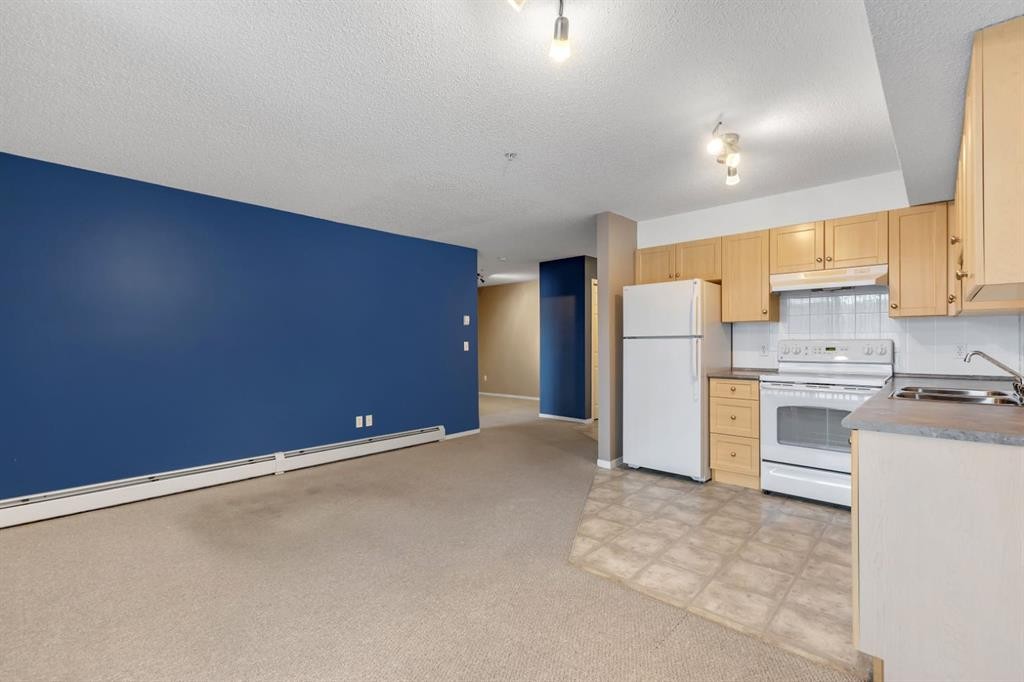 1109-505 Railway Street West, Cochrane, AB - Indoor Photo Showing Kitchen