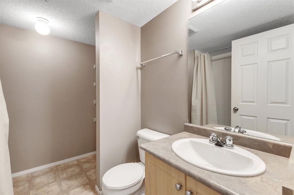 1109-505 Railway Street West, Cochrane, AB - Indoor Photo Showing Bathroom