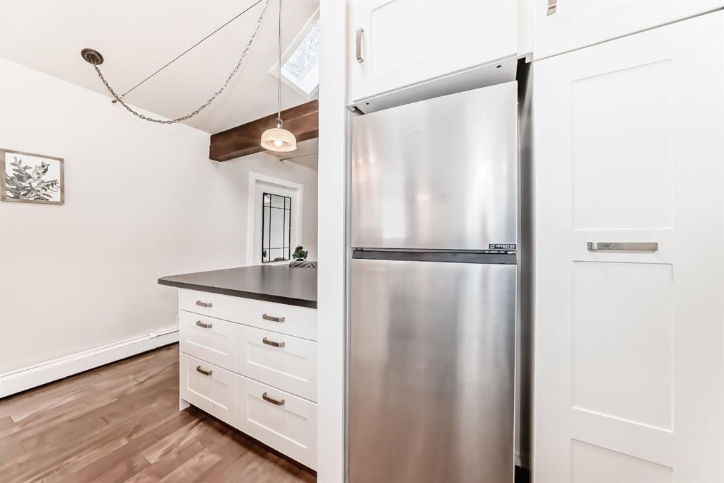 3835 Parkhill Street Sw, Calgary, AB - Indoor