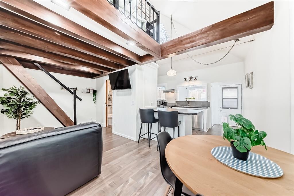 3835 Parkhill Street Sw, Calgary, AB - Indoor Photo Showing Dining Room