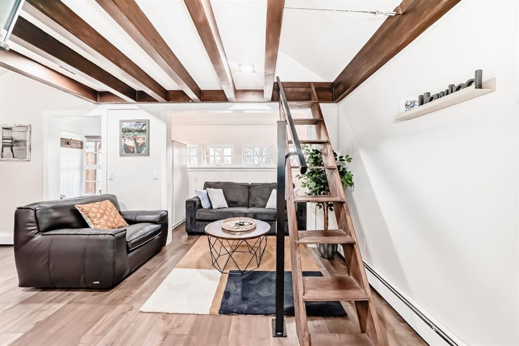 3835 Parkhill Street Sw, Calgary, AB - Indoor