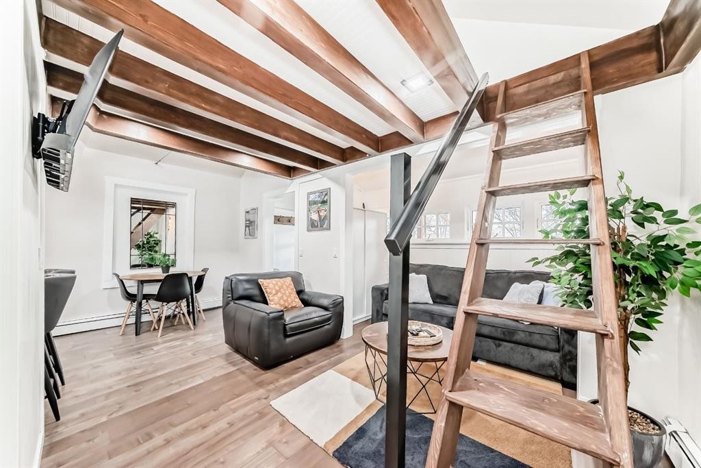 3835 Parkhill Street Sw, Calgary, AB - Indoor Photo Showing Other Room