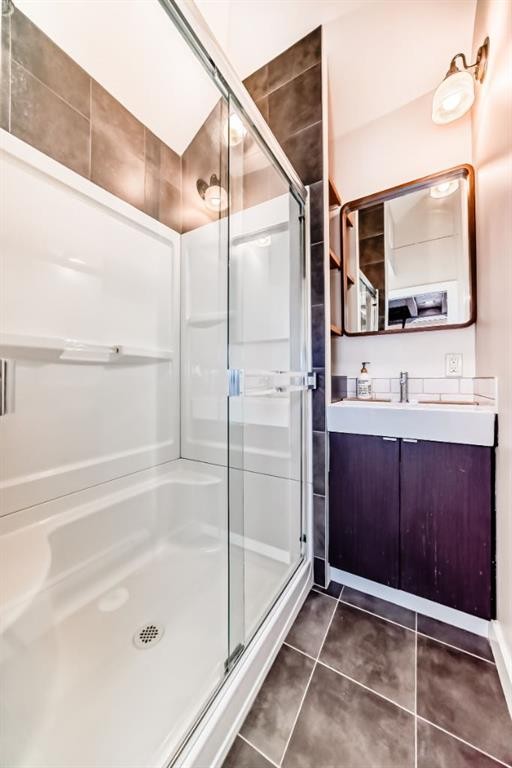 3835 Parkhill Street Sw, Calgary, AB - Indoor Photo Showing Bathroom