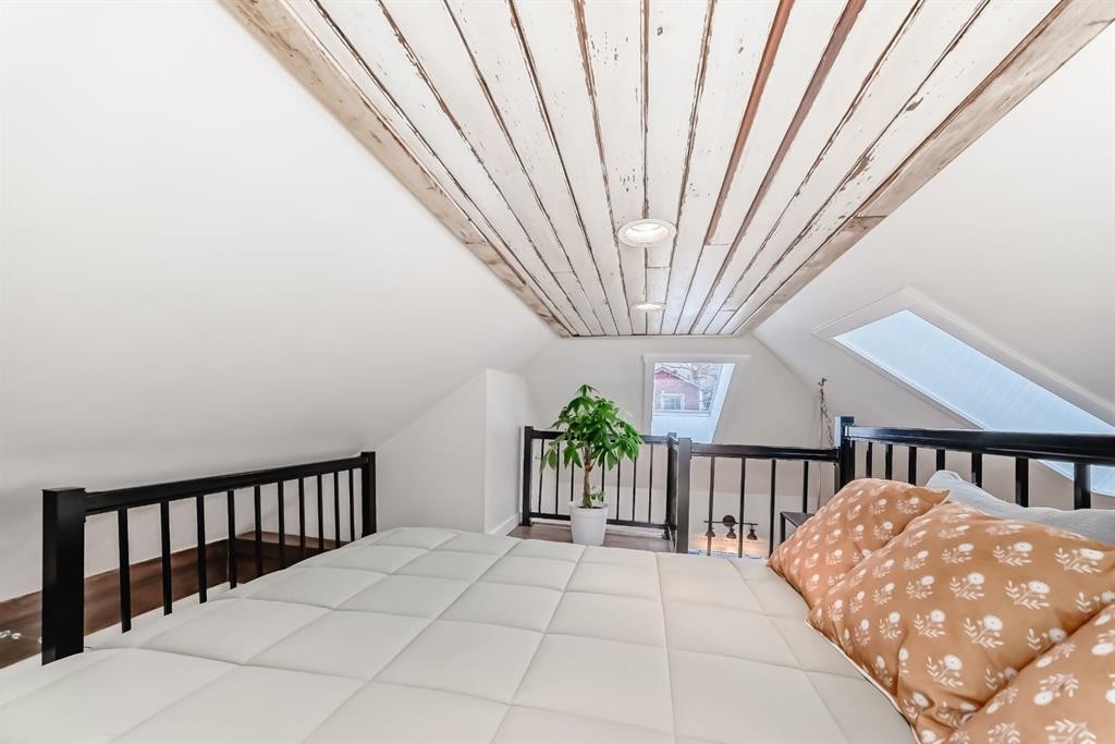 3835 Parkhill Street Sw, Calgary, AB - Indoor