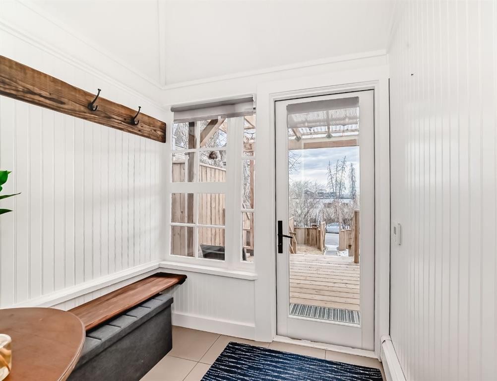 3835 Parkhill Street Sw, Calgary, AB - Indoor Photo Showing Other Room