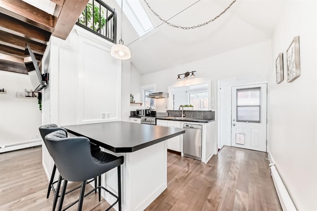 3835 Parkhill Street Sw, Calgary, AB - Indoor