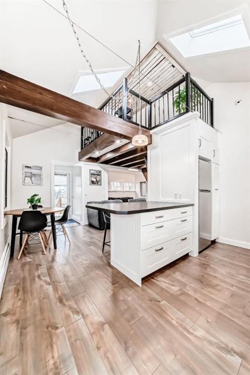 3835 Parkhill Street Sw, Calgary, AB - Indoor Photo Showing Kitchen