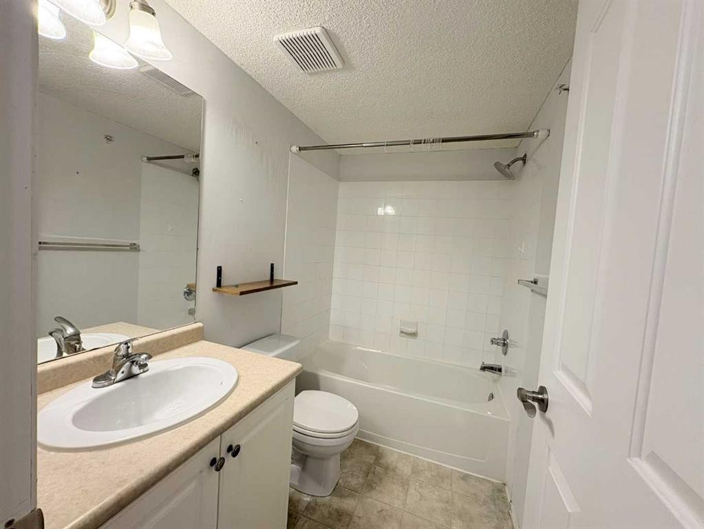 #418-4000 Somervale Court Sw, Calgary, AB - Indoor Photo Showing Bathroom