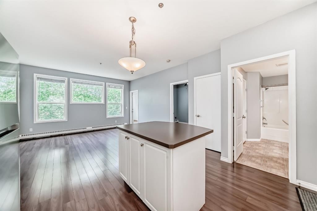 209-1000 Applevillage Court Se, Calgary, AB - Indoor Photo Showing Other Room