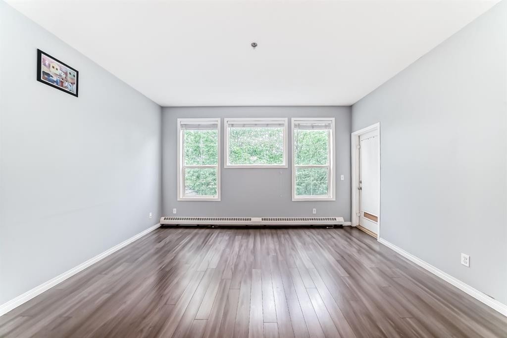 209-1000 Applevillage Court Se, Calgary, AB - Indoor Photo Showing Other Room