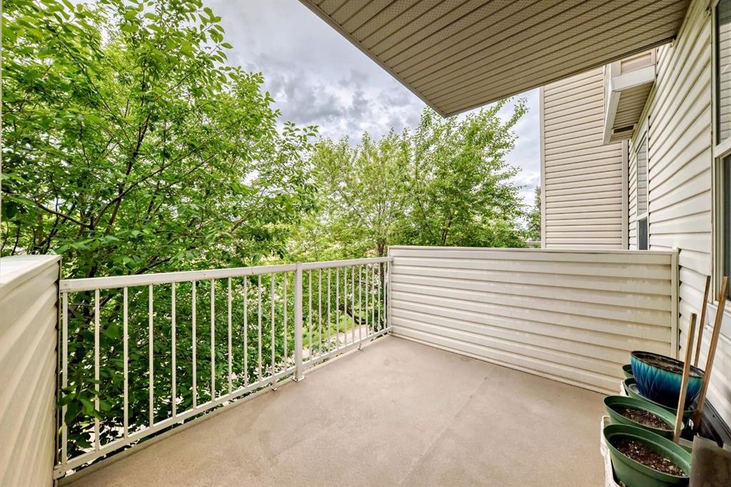 209-1000 Applevillage Court Se, Calgary, AB - Outdoor With Balcony With Exterior