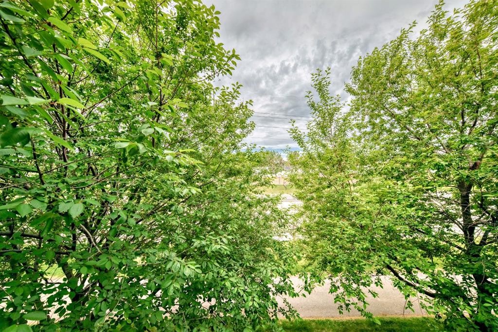 209-1000 Applevillage Court Se, Calgary, AB - Outdoor