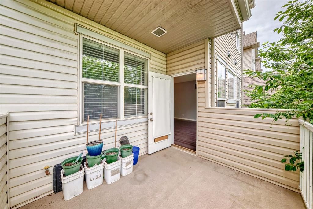 209-1000 Applevillage Court Se, Calgary, AB - Outdoor With Exterior