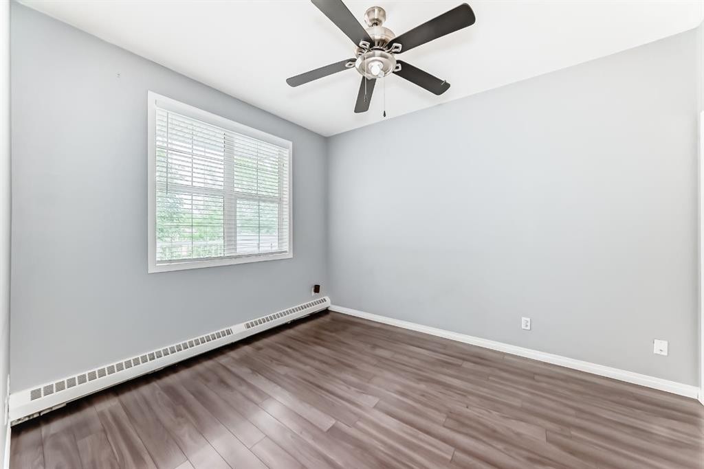 209-1000 Applevillage Court Se, Calgary, AB - Indoor Photo Showing Other Room