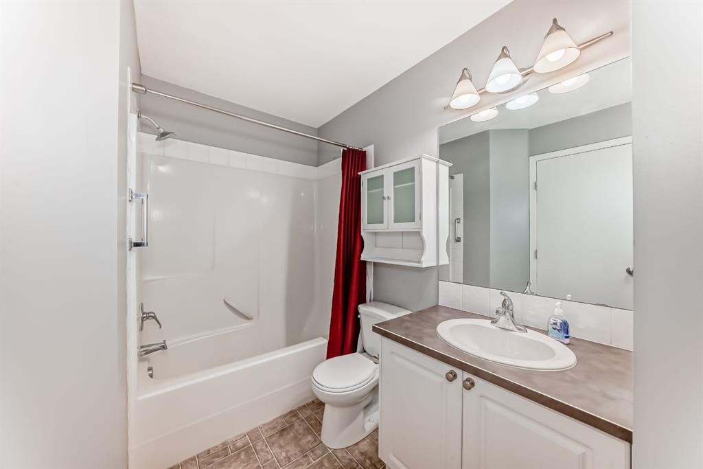 209-1000 Applevillage Court Se, Calgary, AB - Indoor Photo Showing Bathroom