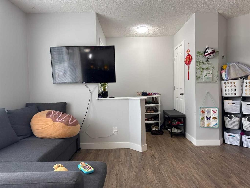 8-304 Ross Avenue, Cochrane, AB - Indoor