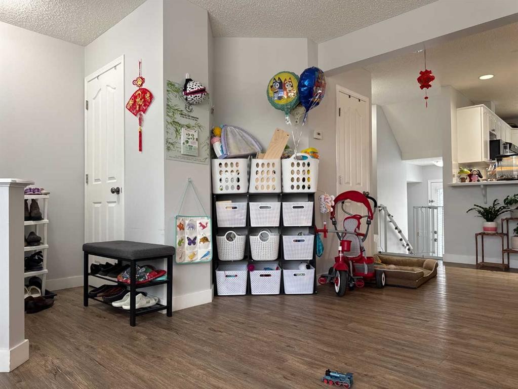 8-304 Ross Avenue, Cochrane, AB - Indoor