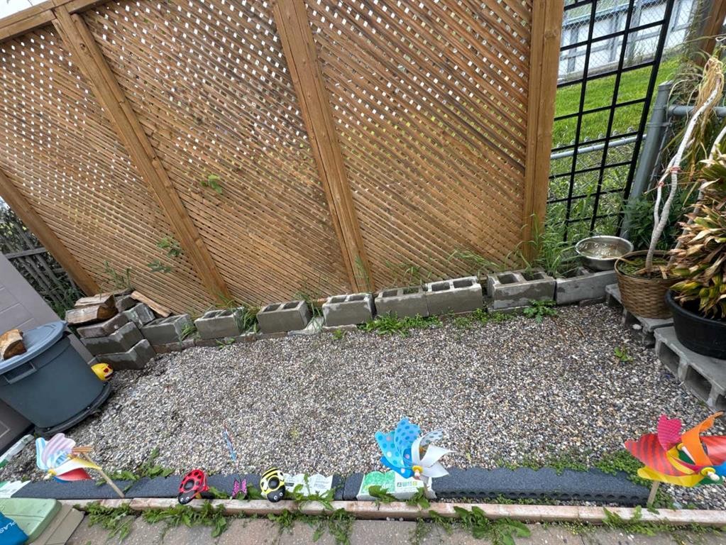 8-304 Ross Avenue, Cochrane, AB -