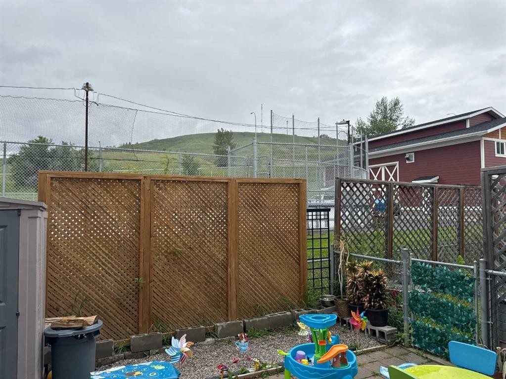 8-304 Ross Avenue, Cochrane, AB - Outdoor