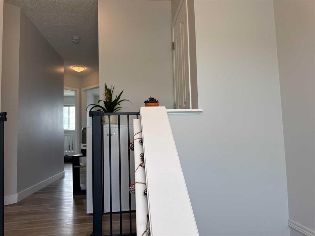 8-304 Ross Avenue, Cochrane, AB - Indoor Photo Showing Other Room