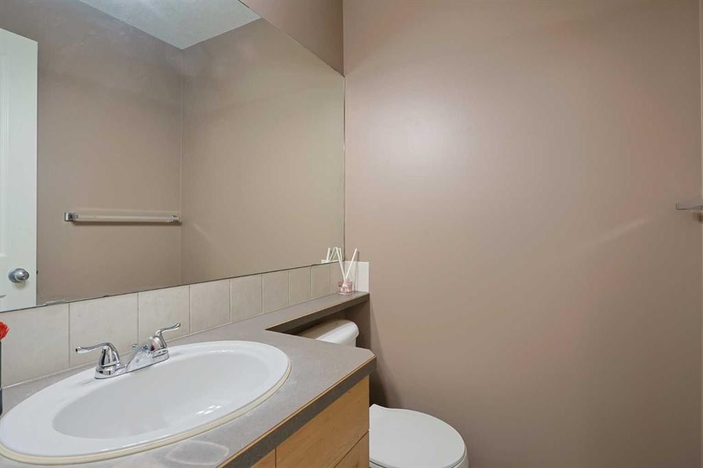 322 Country Village Cape Ne, Calgary, AB - Indoor Photo Showing Bathroom