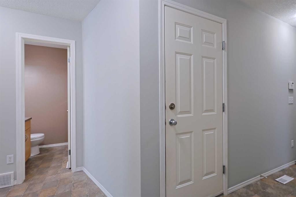 322 Country Village Cape Ne, Calgary, AB - Indoor