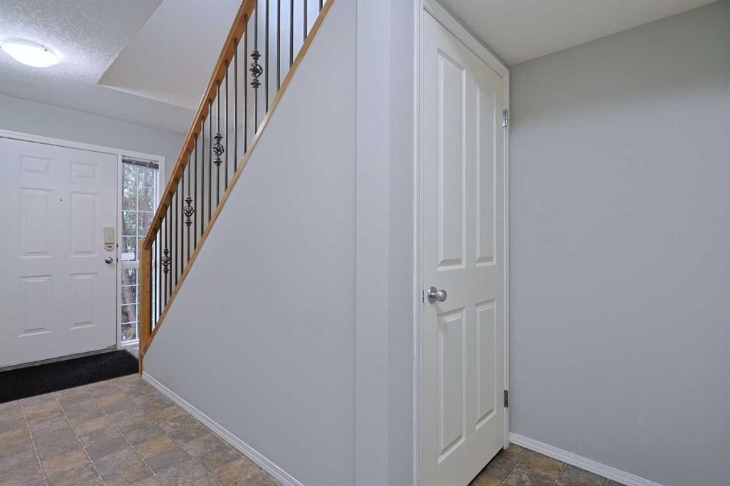 322 Country Village Cape Ne, Calgary, AB - Indoor Photo Showing Other Room