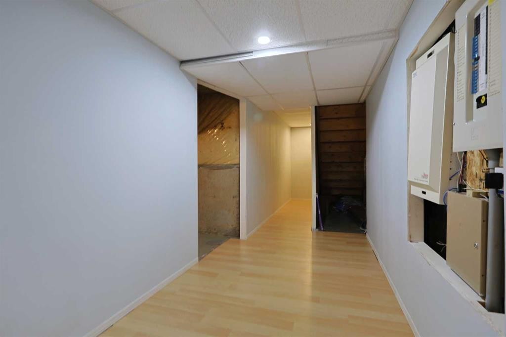 322 Country Village Cape Ne, Calgary, AB - Indoor Photo Showing Other Room