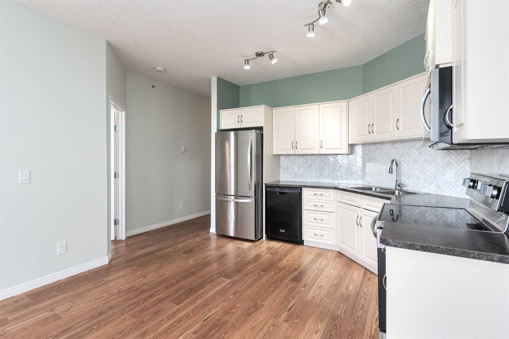 316-43 Sunrise Loop Se, High River, AB - Indoor Photo Showing Kitchen