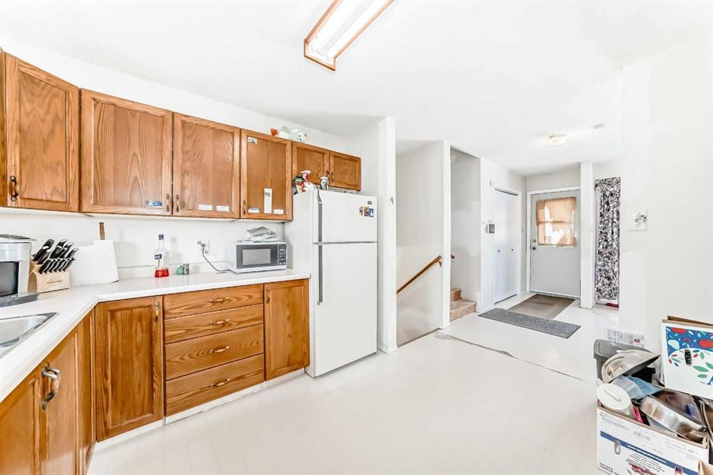 220 Haskayne Avenue, Gleichen, AB - Indoor Photo Showing Kitchen