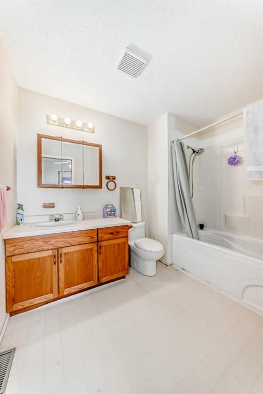 220 Haskayne Avenue, Gleichen, AB - Indoor Photo Showing Bathroom