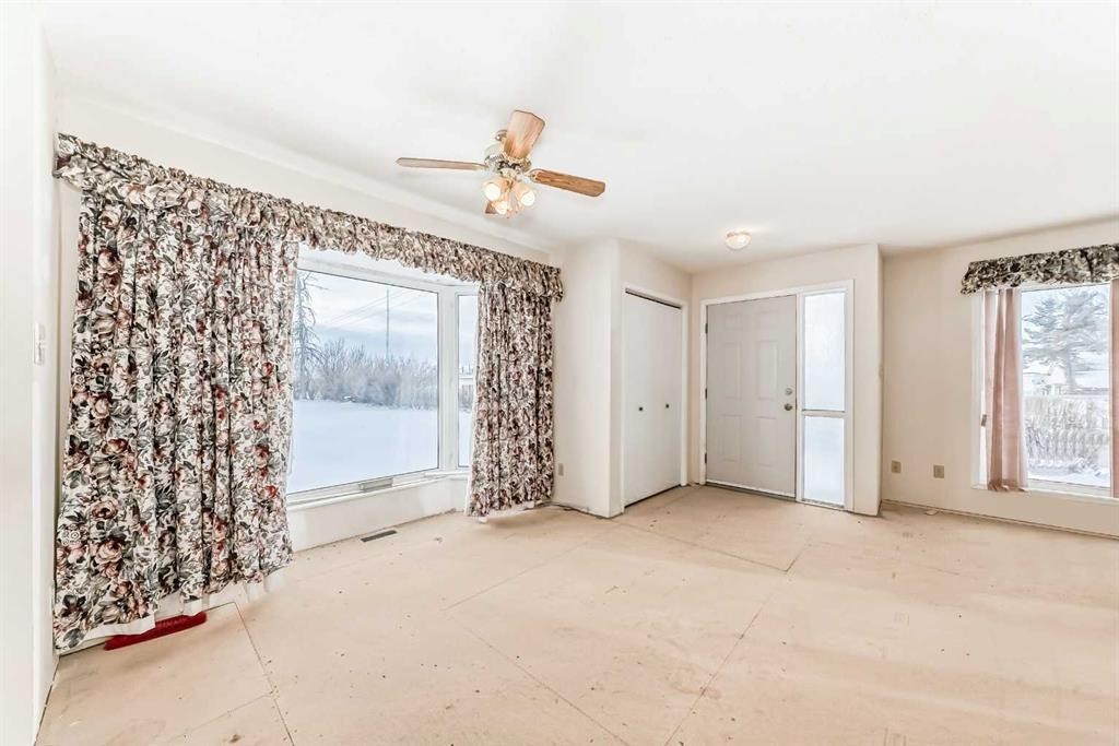 220 Haskayne Avenue, Gleichen, AB - Indoor Photo Showing Other Room