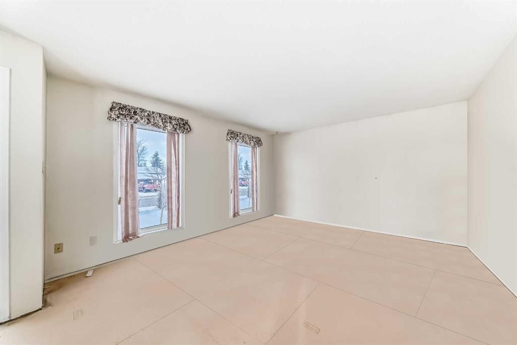 220 Haskayne Avenue, Gleichen, AB - Indoor Photo Showing Other Room