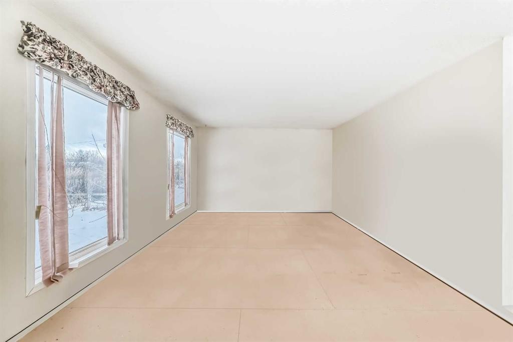 220 Haskayne Avenue, Gleichen, AB - Indoor Photo Showing Other Room