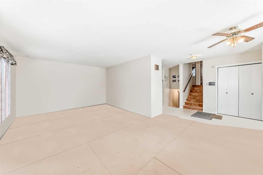 220 Haskayne Avenue, Gleichen, AB - Indoor Photo Showing Other Room