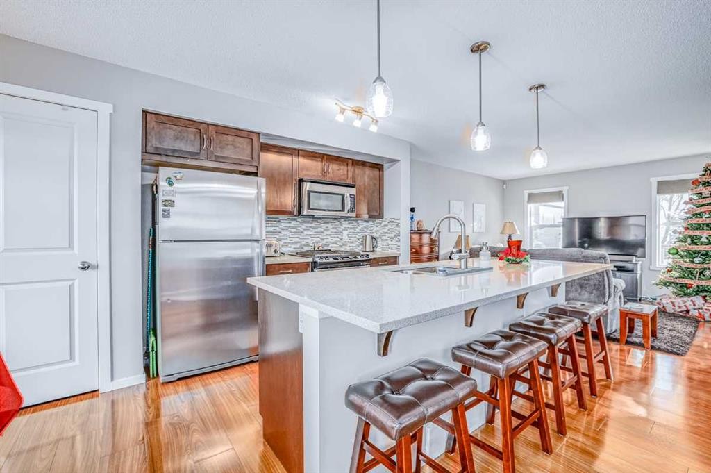 30 Nolanfield Heights Nw, Calgary, AB - Indoor Photo Showing Kitchen With Upgraded Kitchen