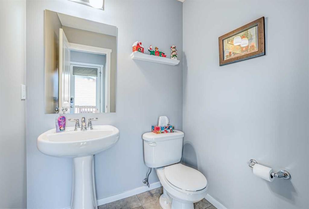 30 Nolanfield Heights Nw, Calgary, AB - Indoor Photo Showing Bathroom