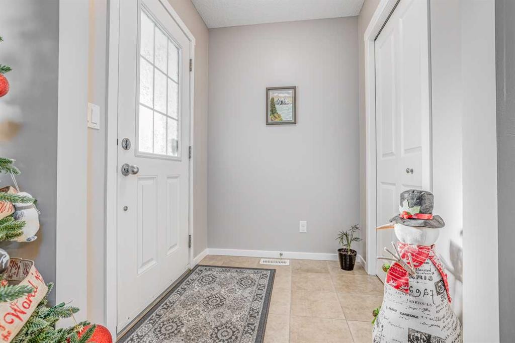 30 Nolanfield Heights Nw, Calgary, AB - Indoor Photo Showing Other Room