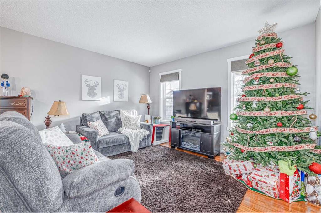 30 Nolanfield Heights Nw, Calgary, AB - Indoor Photo Showing Living Room