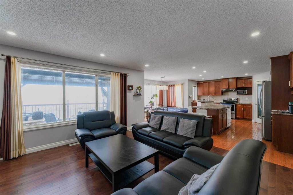 236 Willowmere Way, Chestermere, AB - Indoor Photo Showing Living Room