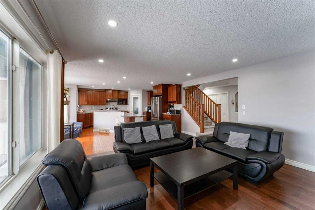 236 Willowmere Way, Chestermere, AB - Indoor Photo Showing Living Room