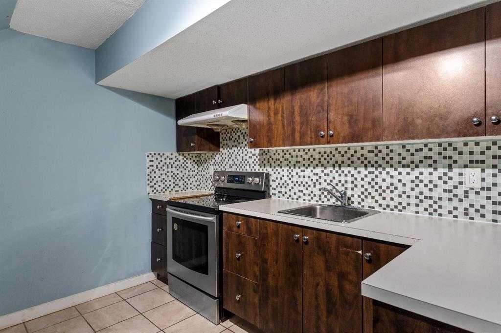 236 Willowmere Way, Chestermere, AB - Indoor Photo Showing Kitchen