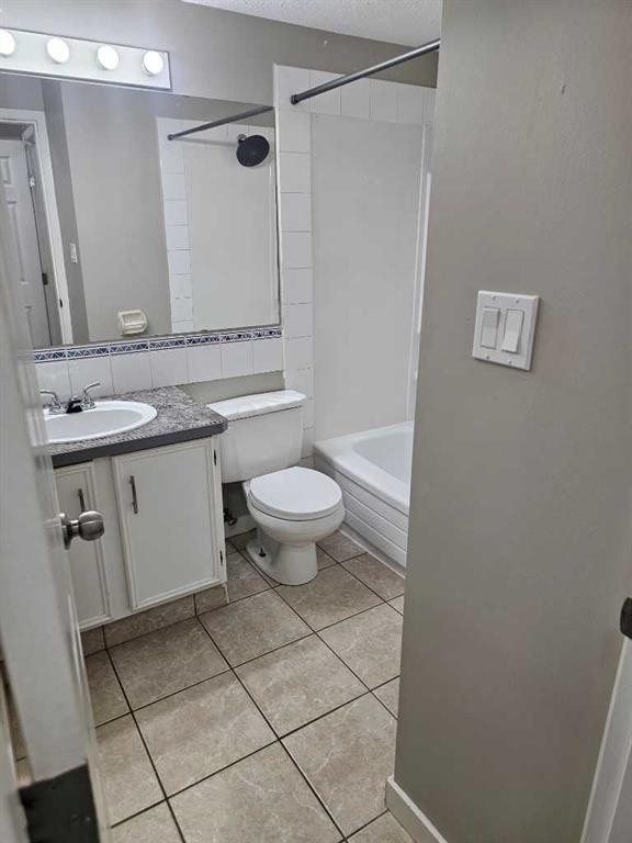 105-5812 61 Street, Red Deer, AB - Indoor Photo Showing Bathroom