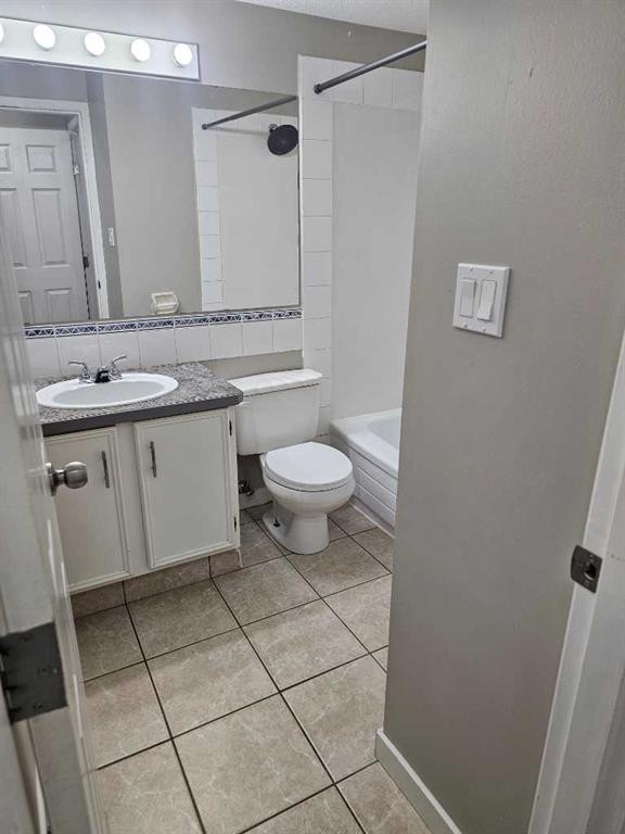 105-5812 61 Street, Red Deer, AB - Indoor Photo Showing Bathroom
