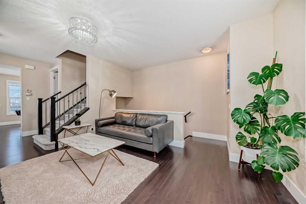 4 Quarry Lane Se, Calgary, AB - Indoor Photo Showing Living Room