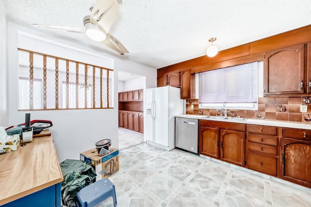 11 Falwood Place Ne, Calgary, AB - Indoor Photo Showing Kitchen